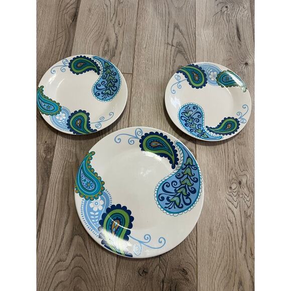 Blue and white paisley plates- 2 smaller plates and 1 large dinner plate - Picture 7 of 7